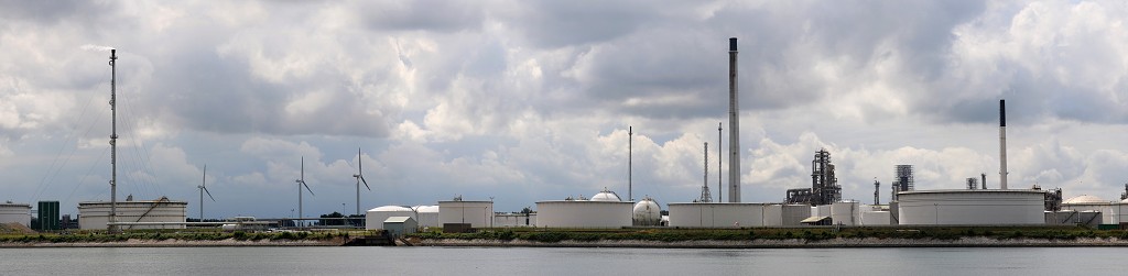 europoort maasvlakte rotterdam botlek haven scheepvaart industrie fabrieken marine transport overslag terminal portlantis ferry centrale